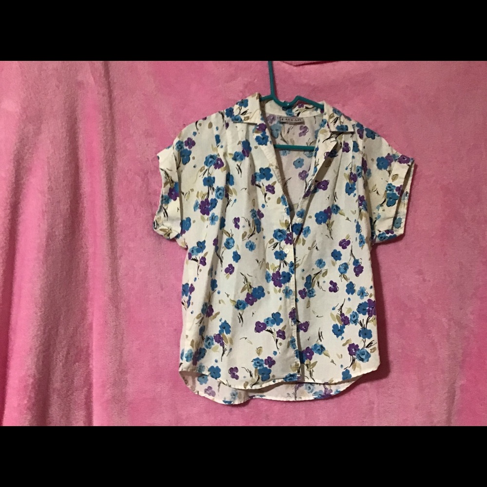 Very nice summer short sleeve blouse